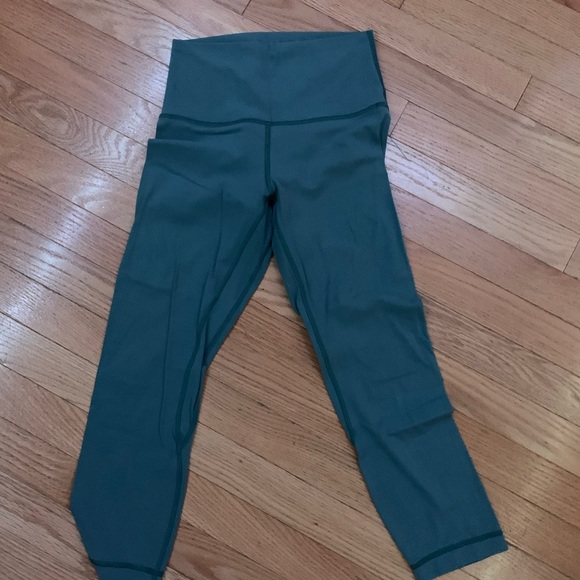 RARE lulu align crop - Picture 2 of 9